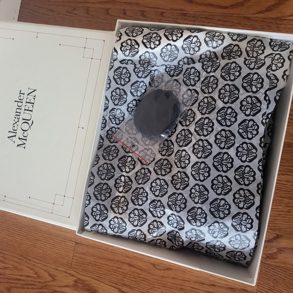 Alexander McQueen Black and Green Men's Shoes - Picture 14 of 14